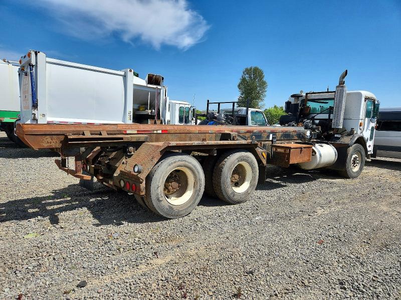 2001 Peterbilt All other VIN 1NPZL09X41D712996 COPART salvage auction — UNDERCARRIAGE, CT, sold $750 on 2026-07-09 (photo 4)