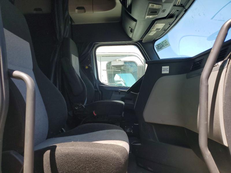 2020 Freightliner All other VIN 3AKJHHDR5LSLP5709 COPART salvage auction — NORMAL WEAR, DV, sold $4,050 on 2026-07-14 (photo 5)