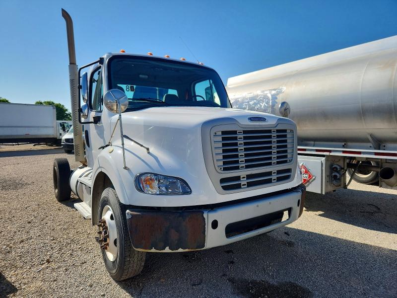2015 Freightliner All models VIN 1FUBC5CY2FHGK0773 COPART salvage auction — MECHANICAL, CT, sold $4,800 on 2026-08-24 (photo 1)