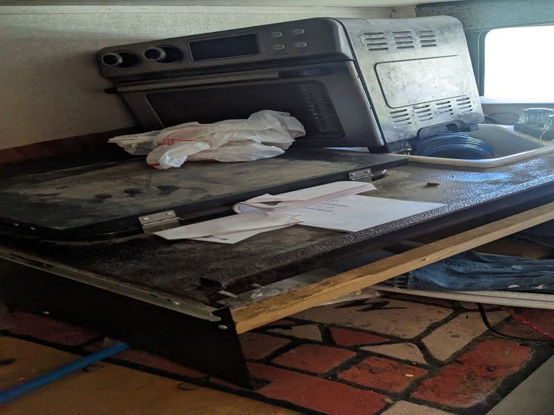 2018 Heartland rvs Recreation VIN 5SFNB2727JN356336 COPART salvage auction — MINOR DENT/SCRATCHES, ON - PERMIT NO BRAND - UNFIT, sold $14,000 on 2026-07-23 (photo 9)