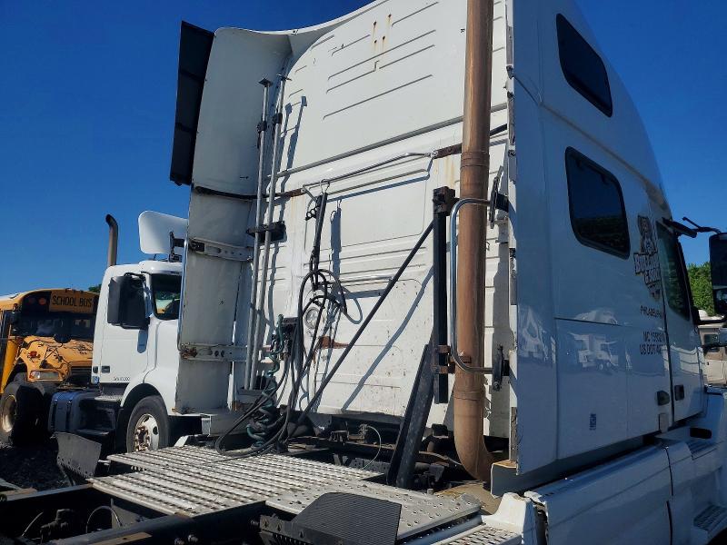 2015 Volvo Vnl VIN 4V4NC9EH8FN919826 COPART salvage auction — NORMAL WEAR, Pa - Cert Of Title, sold $1,700 on 2026-07-18 (photo 6)