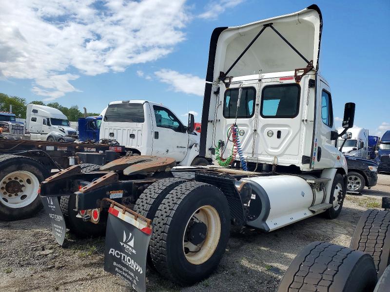 2018 Freightliner All other VIN 1FUBGAD96JLJV5406 COPART salvage auction — MINOR DENT/SCRATCHES, AL - CERTIFICATE OF TITLE (P), sold $12,500 on 2026-07-20 (photo 4)