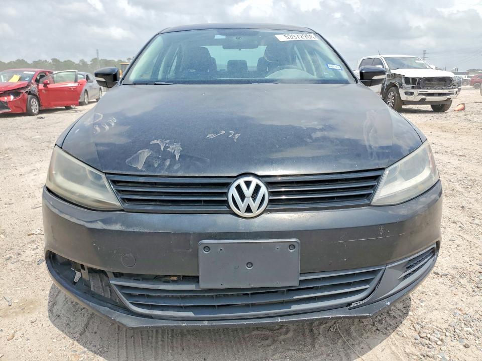 2011 Volk Jetta VIN 3VWDZ7AJXBM323038 COPART salvage auction — MINOR DENT/SCRATCHES, TX - CERTIFICATE OF TITLE, sold $625 on 2026-07-31 (photo 5)