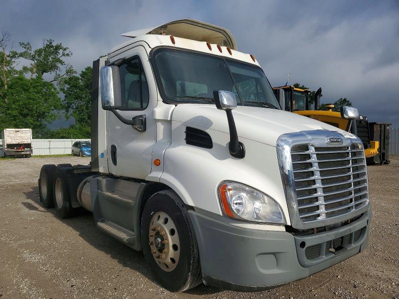2019 Freightliner All other VIN 3AKJGBDV9KDJW2049 COPART salvage auction — MINOR DENT/SCRATCHES, IN - CERTIFICATE OF TITLE, sold $2,650 on 2026-07-23 (photo 1)