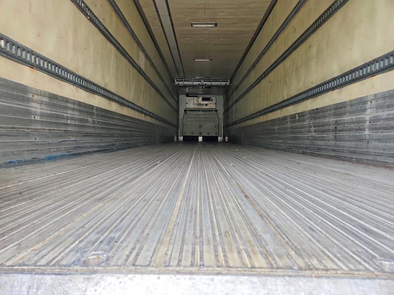 2010 Utility trailer manufacture Trailer VIN 1UYVS2489AM833819 COPART salvage auction — MINOR DENT/SCRATCHES, IL - CERTIFICATE OF TITLE (P), sold $3,050 on 2026-07-07 (photo 6)