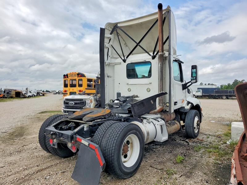 2017 Peterbilt All other VIN 1XPBA48X7HD428911 COPART salvage auction — NORMAL WEAR, CT, sold $5,100 on 2026-07-22 (photo 4)