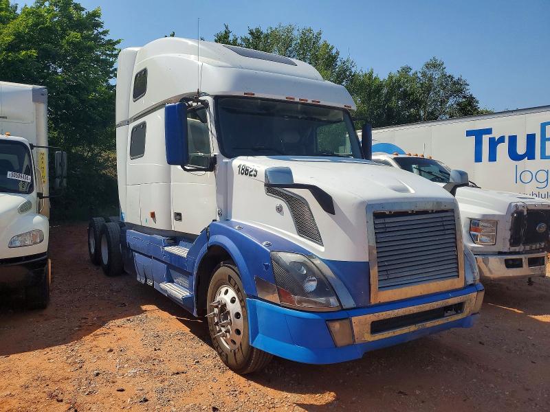 2007 Volv Vn VIN 4V4NC9TG07N440831 — COPART salvage auction photo