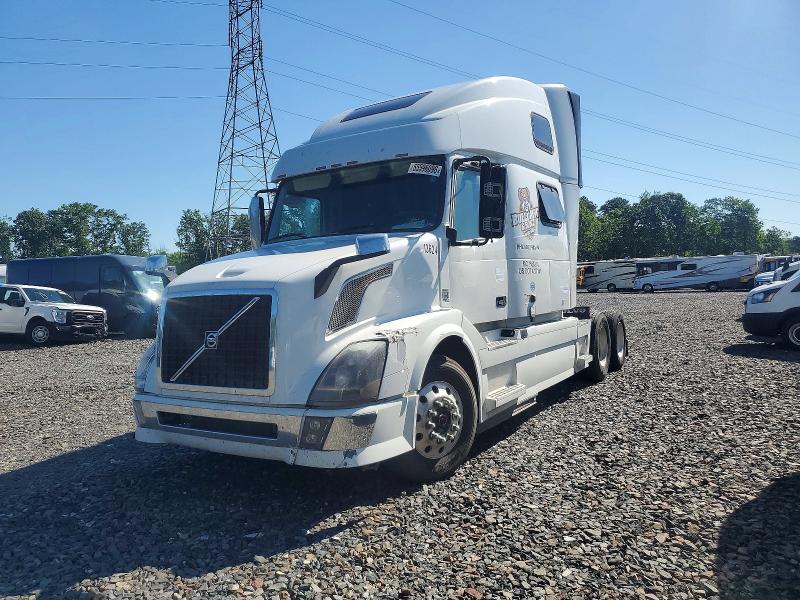 2015 Volvo Vnl VIN 4V4NC9EH8FN919826 COPART salvage auction — NORMAL WEAR, Pa - Cert Of Title, sold $1,700 on 2026-07-18 (photo 2)