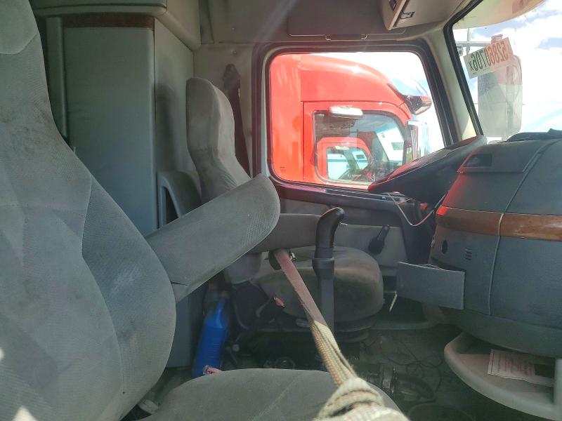 2005 Volv Vn VIN 4V4NC9GH65N390260 COPART salvage auction — FRONT END, CZ, sold $950 on 2026-07-30 (photo 5)