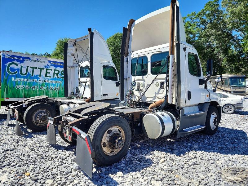 2016 Freightliner All other VIN 1FUBGEDV5GLHC5715 COPART salvage auction — NORMAL WEAR, IN - CERTIFICATE OF TITLE, sold $5,000 on 2026-07-09 (photo 4)