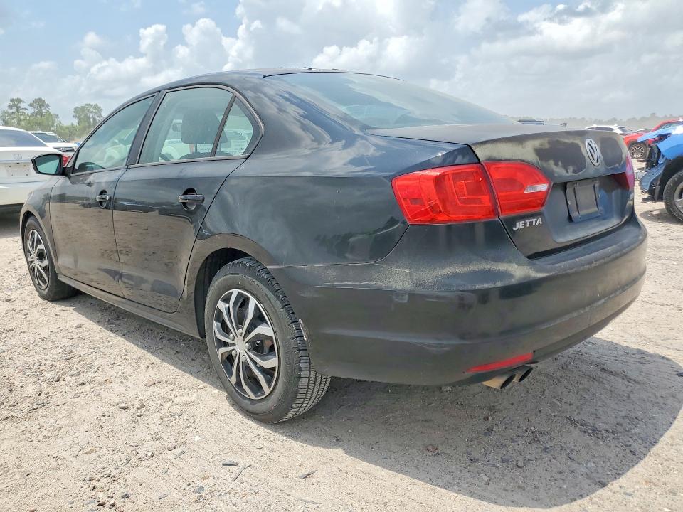 2011 Volk Jetta VIN 3VWDZ7AJXBM323038 COPART salvage auction — MINOR DENT/SCRATCHES, TX - CERTIFICATE OF TITLE, sold $625 on 2026-07-31 (photo 2)
