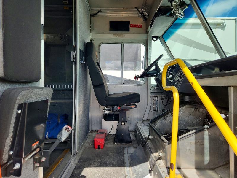 2016 Freightliner All other VIN 4UZAC2DV1GCHX0616 COPART salvage auction — MINOR DENT/SCRATCHES, CT, sold $7,000 on 2026-07-28 (photo 7)