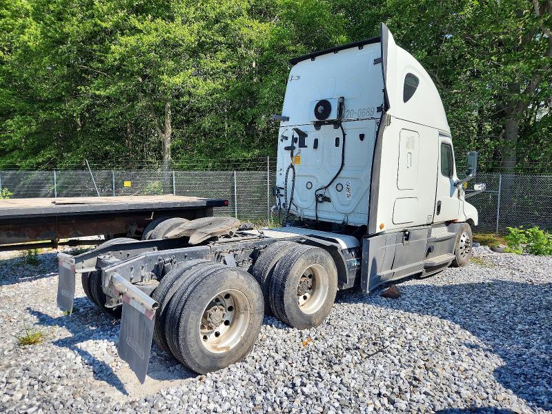 2020 Freightliner All other VIN 3AKJHHDR4LSLH1937 COPART salvage auction — SIDE, PA - CERTIFICATE OF SALVAGE, sold $8,600 on 2026-07-09 (photo 4)