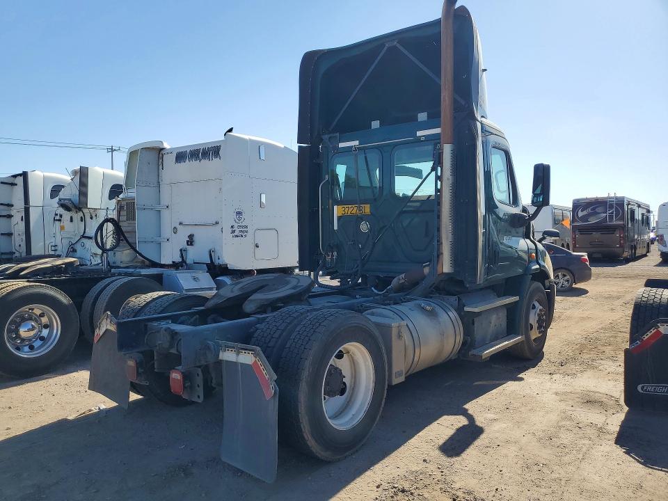 2018 Freigliner All other VIN 3AKBGADV1JSJL4559 COPART salvage auction — MINOR DENT/SCRATCHES, CT, sold $1,150 on 2026-07-08 (photo 3)