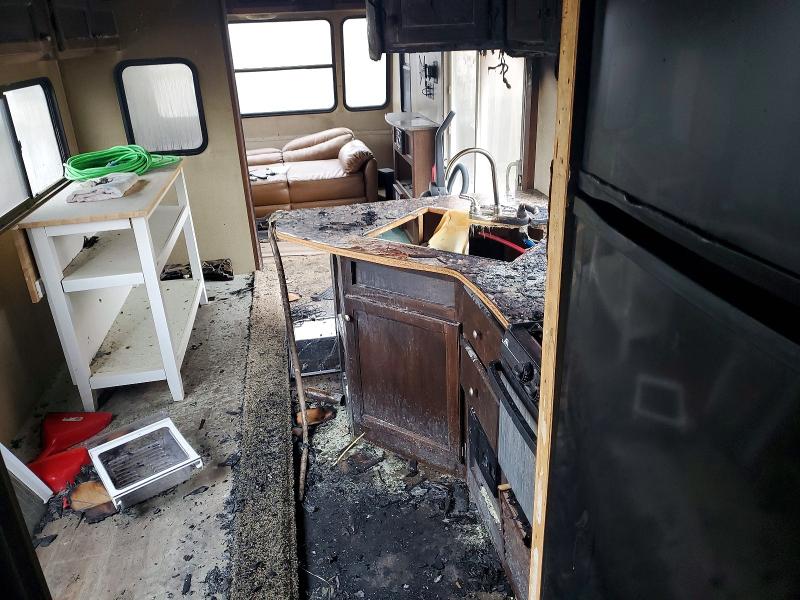 2016 Keystone rv Recreation VIN 4YDT38F29F7207575 COPART salvage auction — BURN, NF, sold $150 on 2026-07-07 (photo 6)