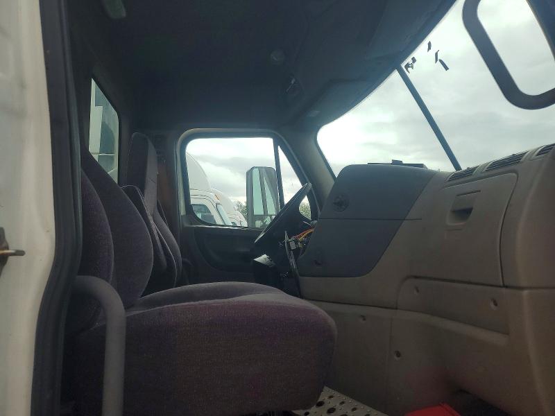 2018 Freightliner All other VIN 3AKBGADV1JSJN2740 COPART salvage auction — STRIPPED, CT, sold $125 on 2026-07-30 (photo 5)
