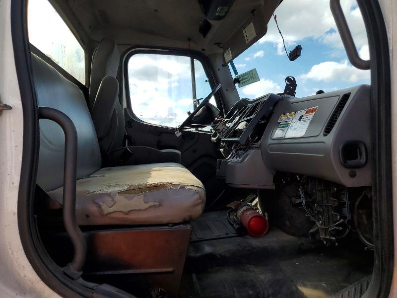 2017 Freightliner All other VIN 1FVHCYCY4HHJF4640 COPART salvage auction — MECHANICAL, CY, sold $5,000 on 2026-07-10 (photo 5)
