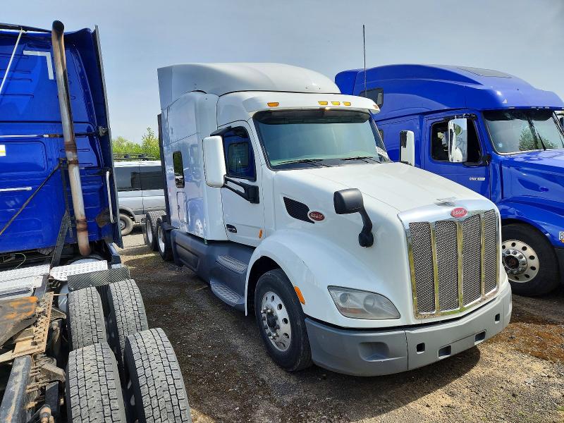 2018 Peterbilt All other VIN 1XPBDP9XXJD472043 COPART salvage auction — MINOR DENT/SCRATCHES, OR - CERTIFICATE OF TITLE, sold $25,000 on 2026-07-27 (photo 1)