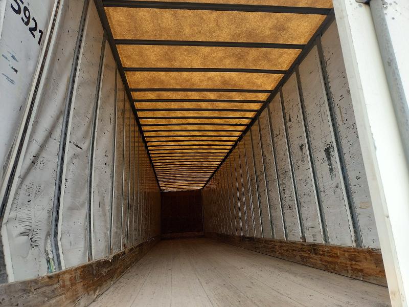 2011 Utility trailer manufacture VIN 1UYVS2532BG103303 COPART salvage auction — REAR END, QC - GRAVEMENT ACCIDENTE, sold $175 on 2026-07-28 (photo 6)