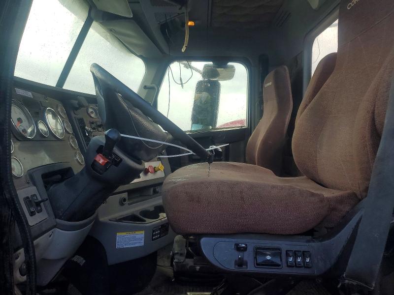 2014 Freightliner All other VIN 3AKJGNDV4EDFT2932 COPART salvage auction — ALL OVER, MN - CERT OF TITLE-SALVAGE, sold $2,750 on 2026-07-31 (photo 5)