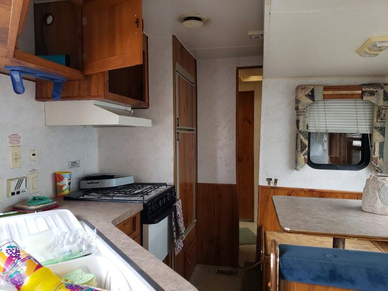 1999 Nomad Trailer VIN 1SN900R26XH001346 COPART salvage auction — BURN, CT - CERT OF TITLE-SALVAGE, sold $5 on 2026-07-15 (photo 6)