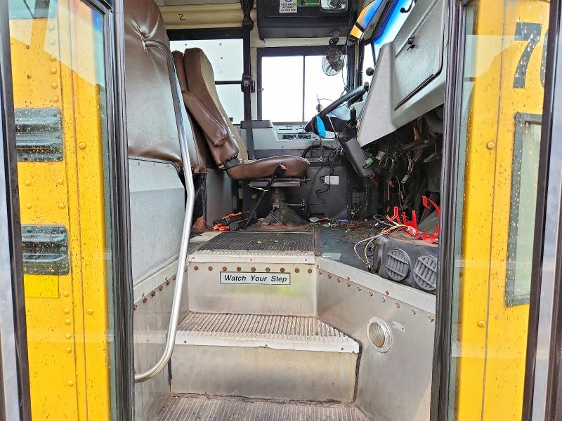 2009 Blue bird VIN 1BAKFCPA79F260987 COPART salvage auction — MINOR DENT/SCRATCHES, NY - CERTIFICATE OF TITLE, sold $1,800 on 2026-07-29 (photo 5)