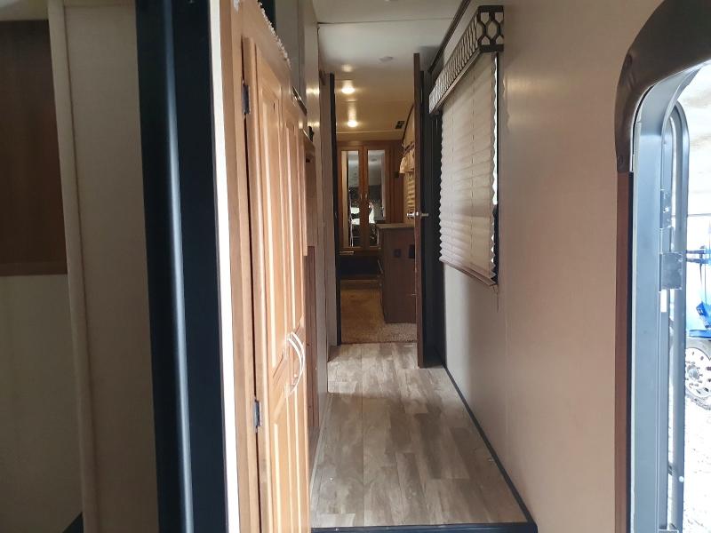 2019 Chaparral Coachmen VIN 5ZT3CH4B8KA322119 COPART salvage auction — VANDALISM, MI - CERTIFICATE OF TITLE, sold $10,200 on 2026-07-23 (photo 5)