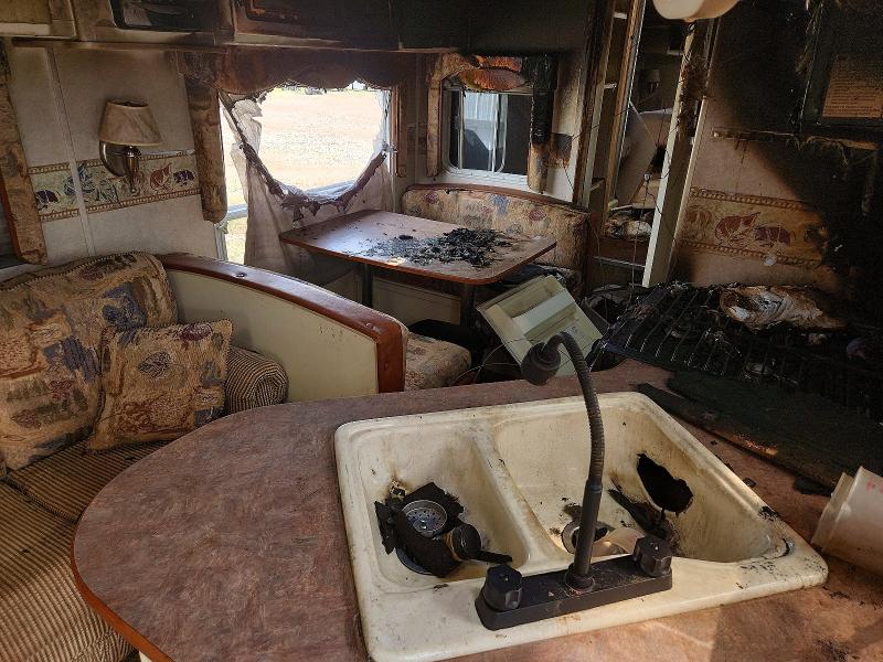 2005 Keystone Keystone VIN 4YDF28F245G910676 COPART salvage auction — BURN, NR, sold $2 on 2026-08-07 (photo 5)