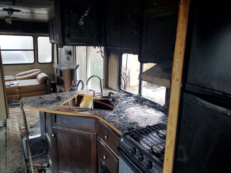 2016 Keystone rv Recreation VIN 4YDT38F29F7207575 COPART salvage auction — BURN, NF, sold $150 on 2026-07-07 (photo 9)