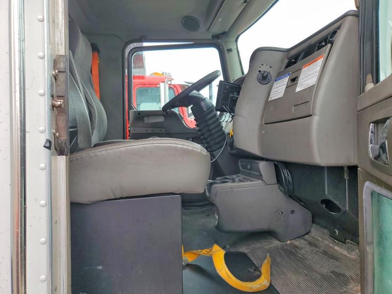 2015 Kenworth T370 VIN 2NKHHM7X1FM443516 COPART salvage auction — MINOR DENT/SCRATCHES, IN - CERTIFICATE OF TITLE, sold $8,000 on 2026-07-29 (photo 6)