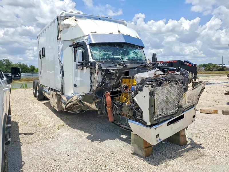 2017 Kenworth T880 VIN 1XKZD49X4HJ140338 — COPART salvage auction photo