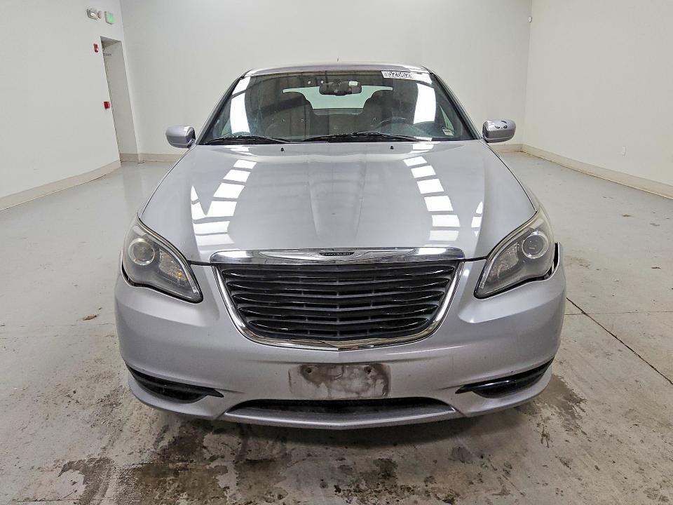 2013 Chrysler 200 VIN 1C3CCBBB8DN516019 COPART salvage auction — MINOR DENT/SCRATCHES, Md - Certificate Of Title, sold $1,250 on 2026-07-16 (photo 5)