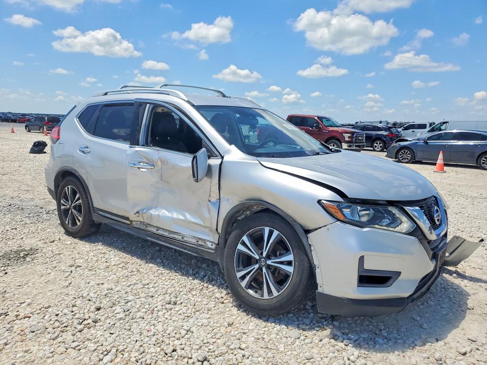 2017 Nissan Rogue VIN JN8AT2MT4HW390917 COPART salvage auction — SIDE, Tx - Salvage Vehicle Title, sold $750 on 2026-07-16 (photo 4)