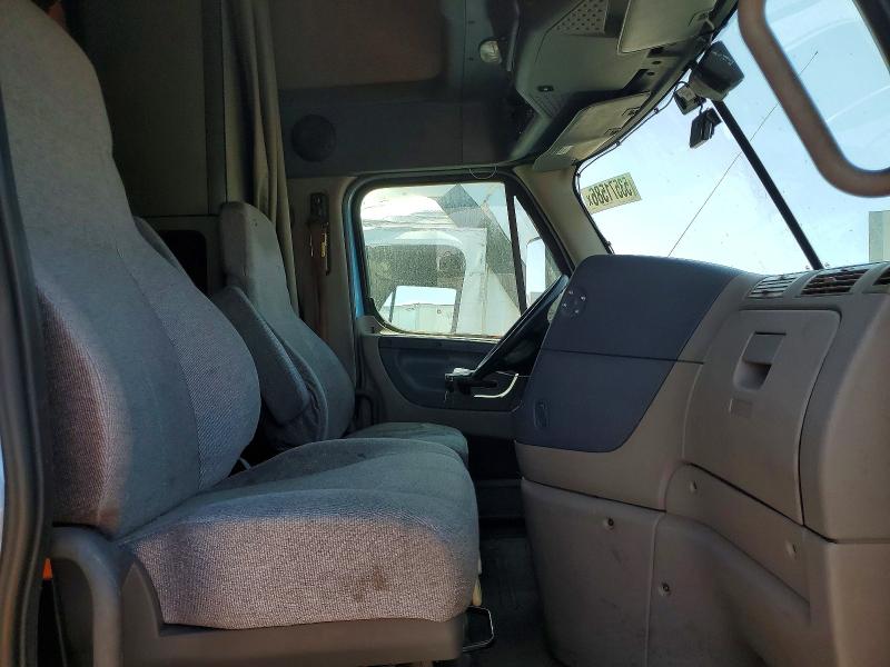 2017 Freightliner All other VIN 3AKJGLDR6HSHR5690 COPART salvage auction — NORMAL WEAR, OH - DIS/DLR/EXP ONLY CLEAN TITLE, sold $5,700 on 2026-07-08 (photo 5)