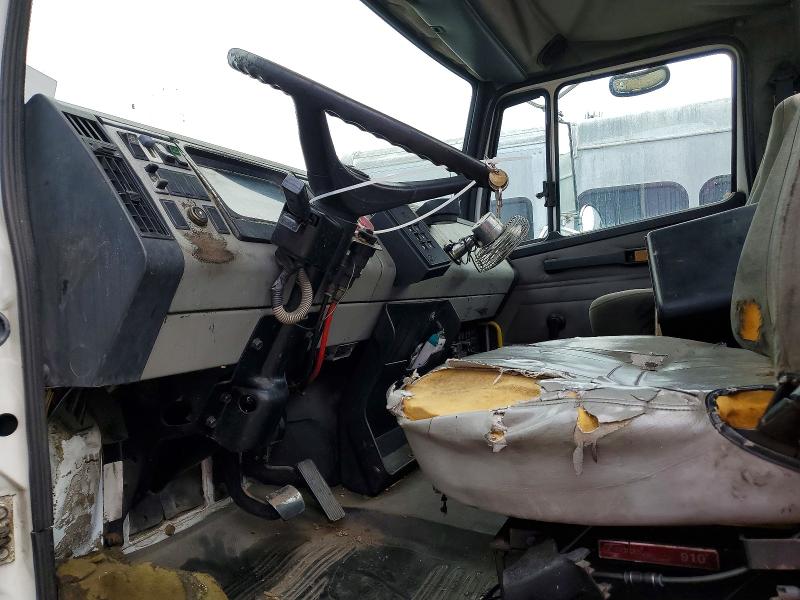 2004 Freightliner Fl70 VIN 1FUBBUDC44HM87511 COPART salvage auction — MECHANICAL, CT, sold $275 on 2026-08-24 (photo 5)