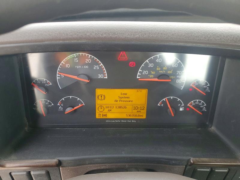 2014 Volv Vn VIN 4V4NC9EH1EN177235 COPART salvage auction — MINOR DENT/SCRATCHES, MI - CERTIFICATE OF TITLE, sold $3,250 on 2026-07-09 (photo 8)