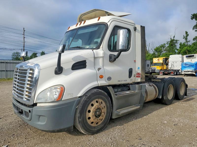 2019 Freightliner All other VIN 3AKJGBDV9KDJW2049 COPART salvage auction — MINOR DENT/SCRATCHES, IN - CERTIFICATE OF TITLE, sold $2,650 on 2026-07-23 (photo 2)