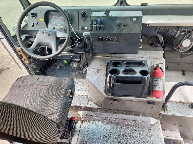 2020 Freightliner All other VIN 4UZAC2EA2LCMH8049 COPART salvage auction — MINOR DENT/SCRATCHES, CA - CERTIFICATE OF TITLE, sold $26,000 on 2026-07-31 (photo 8)