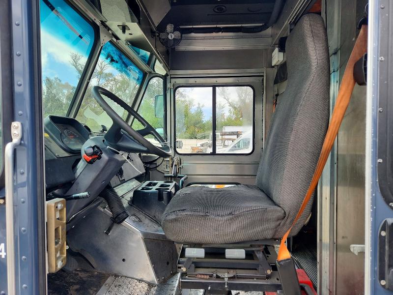 2020 Freightliner All other VIN 4UZAC2EA2LCMH8049 COPART salvage auction — MINOR DENT/SCRATCHES, CA - CERTIFICATE OF TITLE, sold $26,000 on 2026-07-27 (photo 7)
