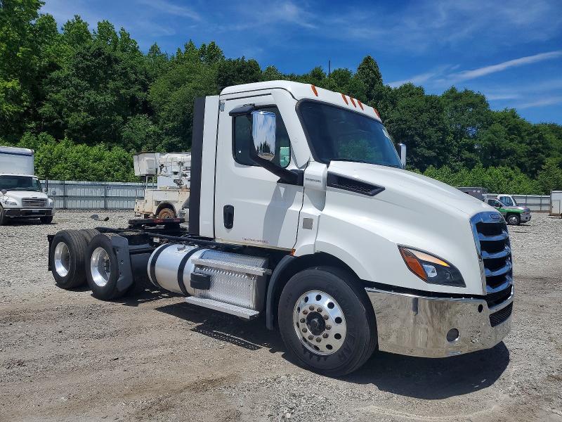 2022 Freightliner Cascadia VIN 3AKJHTDV3NSNE8223 COPART salvage auction — MECHANICAL, NC - CERTIFICATE OF TITLE (P), sold $5,700 on 2026-07-22 (photo 1)