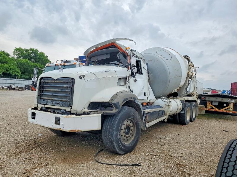 2009 Mack Gu800 VIN 1M2AX13C29M007299 COPART salvage auction — ROLLOVER, NX, sold $1,900 on 2026-08-13 (photo 2)
