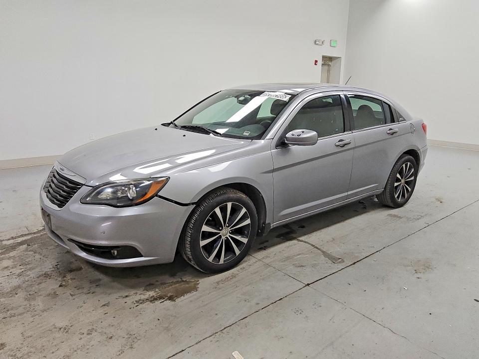 2013 Chrysler 200 VIN 1C3CCBBB8DN516019 COPART salvage auction — MINOR DENT/SCRATCHES, Md - Certificate Of Title, sold $1,250 on 2026-07-16 (photo 1)