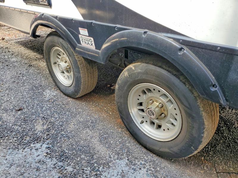 2018 Heartland rv Mallard n VIN 5SFNB2927JE348556 COPART salvage auction — VANDALISM, VA - CERT OF TITLE - SALVAGE, sold $7,000 on 2026-07-16 (photo 8)