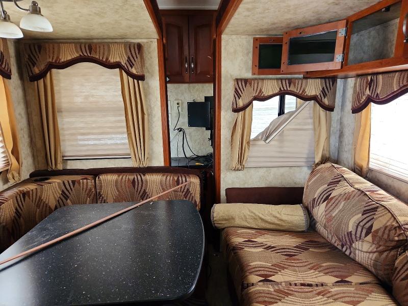 2011 Cougar 5th wheel VIN 4YDF29R25B2506652 COPART salvage auction — SIDE, KS - CERT OF TITLE-SALVAGE, sold $700 on 2026-07-30 (photo 6)