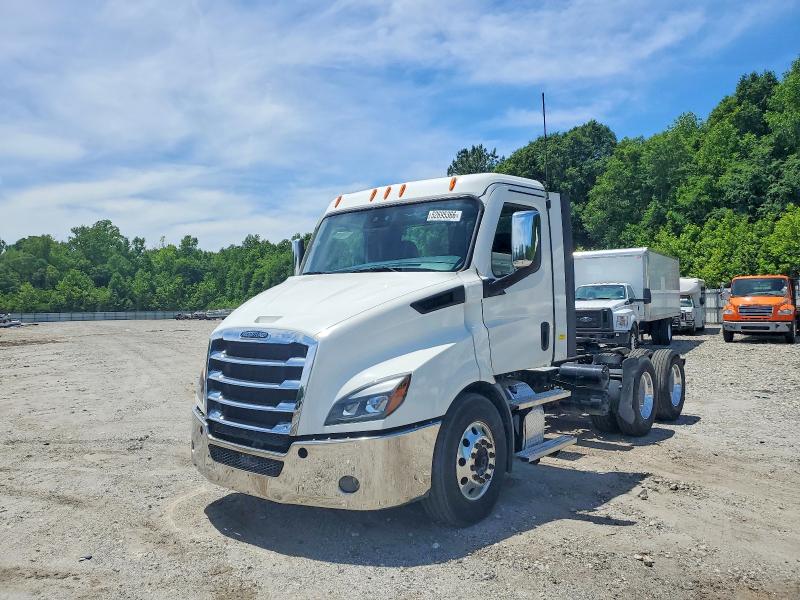 2022 Freightliner Cascadia VIN 3AKJHTDV3NSNE8223 COPART salvage auction — MECHANICAL, NC - CERTIFICATE OF TITLE (P), sold $5,700 on 2026-07-22 (photo 2)