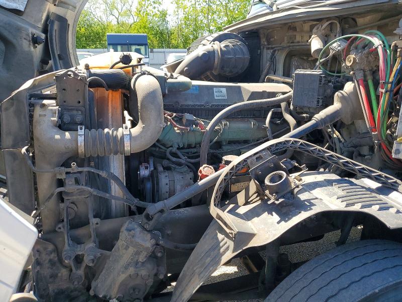 2016 Volv Vn VIN 4V4NC9EJ3GN954200 COPART salvage auction — NORMAL WEAR, IL - CERTIFICATE OF TITLE, sold $2,100 on 2026-07-27 (photo 9)