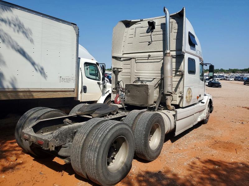 2007 Volv Vn VIN 4V4NC9TG47N440704 COPART salvage auction — FRONT END, Tx - Certificate Of Title, sold $1,850 on 2026-07-28 (photo 4)