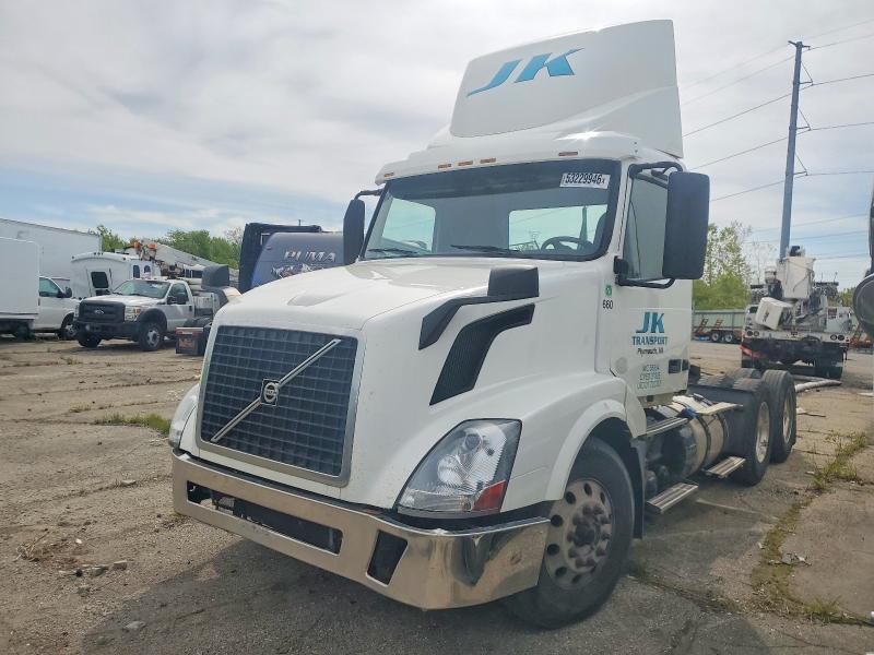 2014 Volv Vn VIN 4V4NC9EH1EN177235 COPART salvage auction — MINOR DENT/SCRATCHES, MI - CERTIFICATE OF TITLE, sold $3,250 on 2026-07-09 (photo 2)