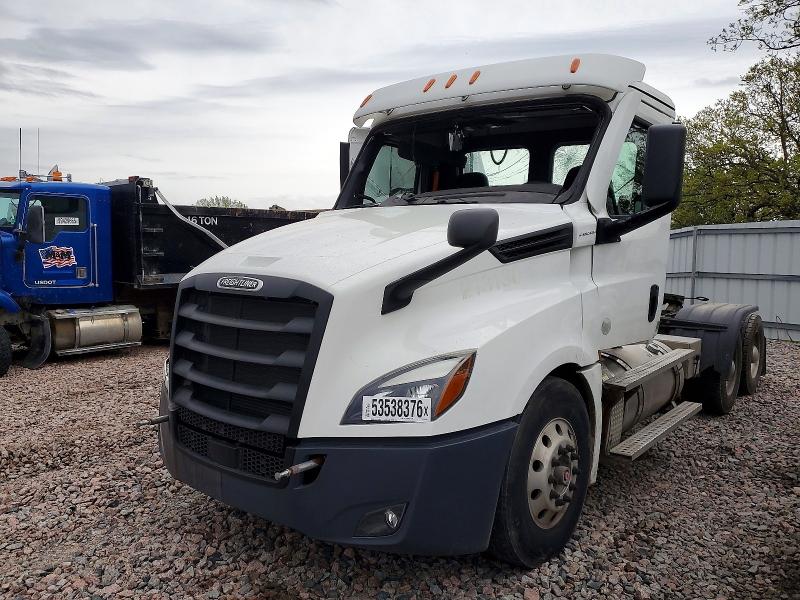 2021 Freightliner All other VIN 3AKJHLDV1MSMU2856 COPART salvage auction — MINOR DENT/SCRATCHES, MN - CERTIFICATE OF TITLE, sold $6,000 on 2026-07-08 (photo 2)