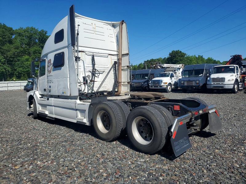 2015 Volvo Vnl VIN 4V4NC9EH8FN919826 COPART salvage auction — NORMAL WEAR, Pa - Cert Of Title, sold $1,700 on 2026-07-18 (photo 3)